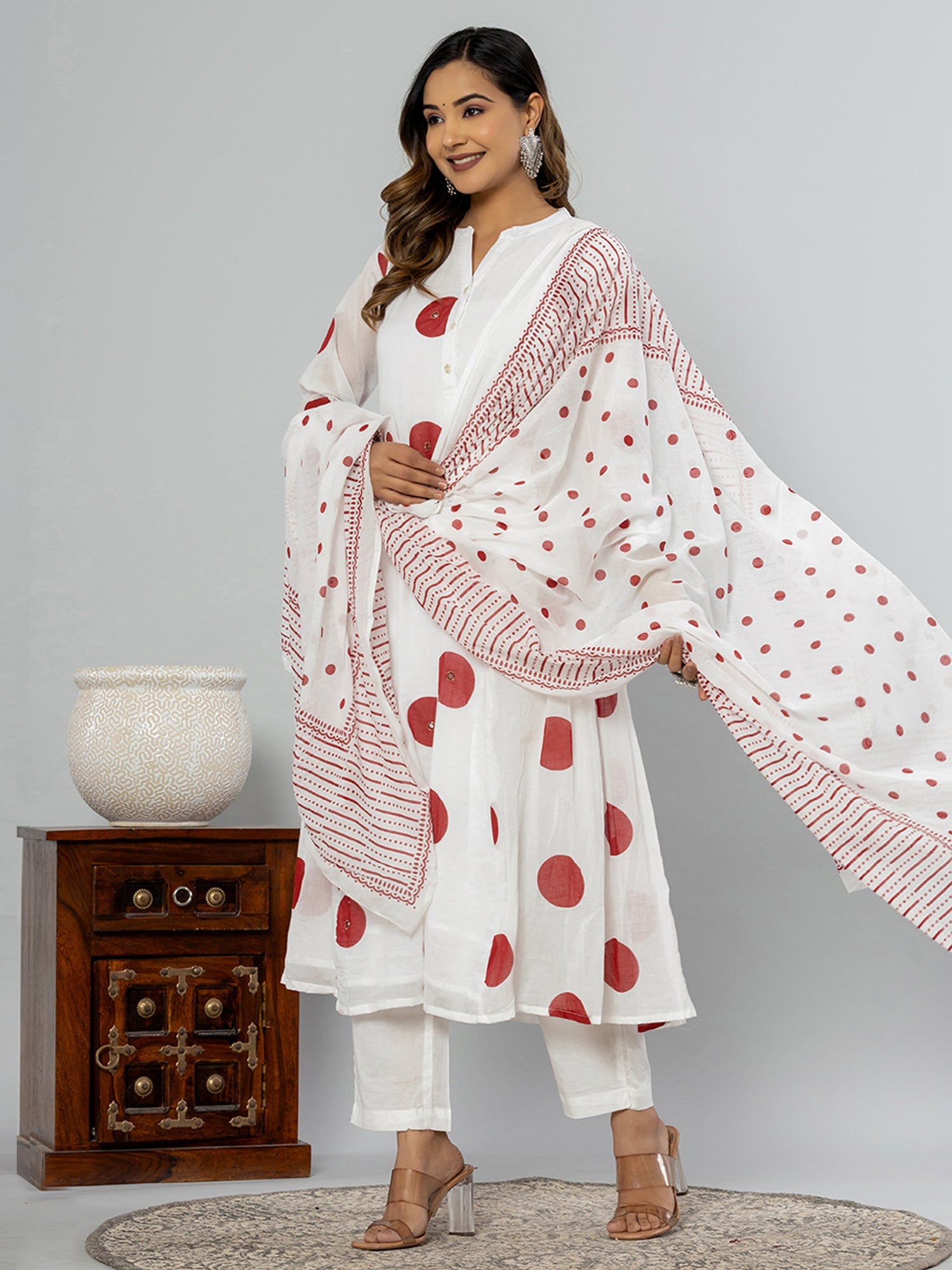 Women's Off White Pure Cotton Kurta Set - Taantav