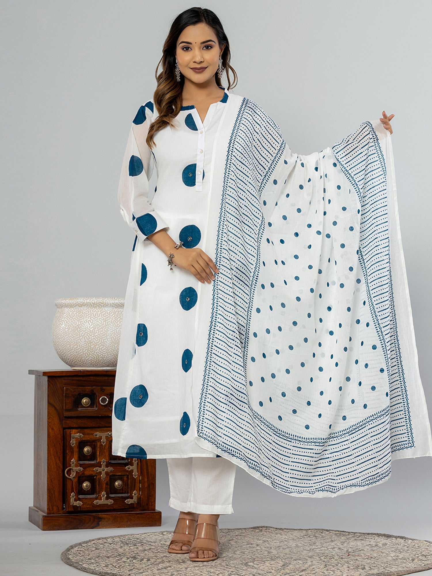 Women's Off White Pure Cotton Kurta Set - Taantav