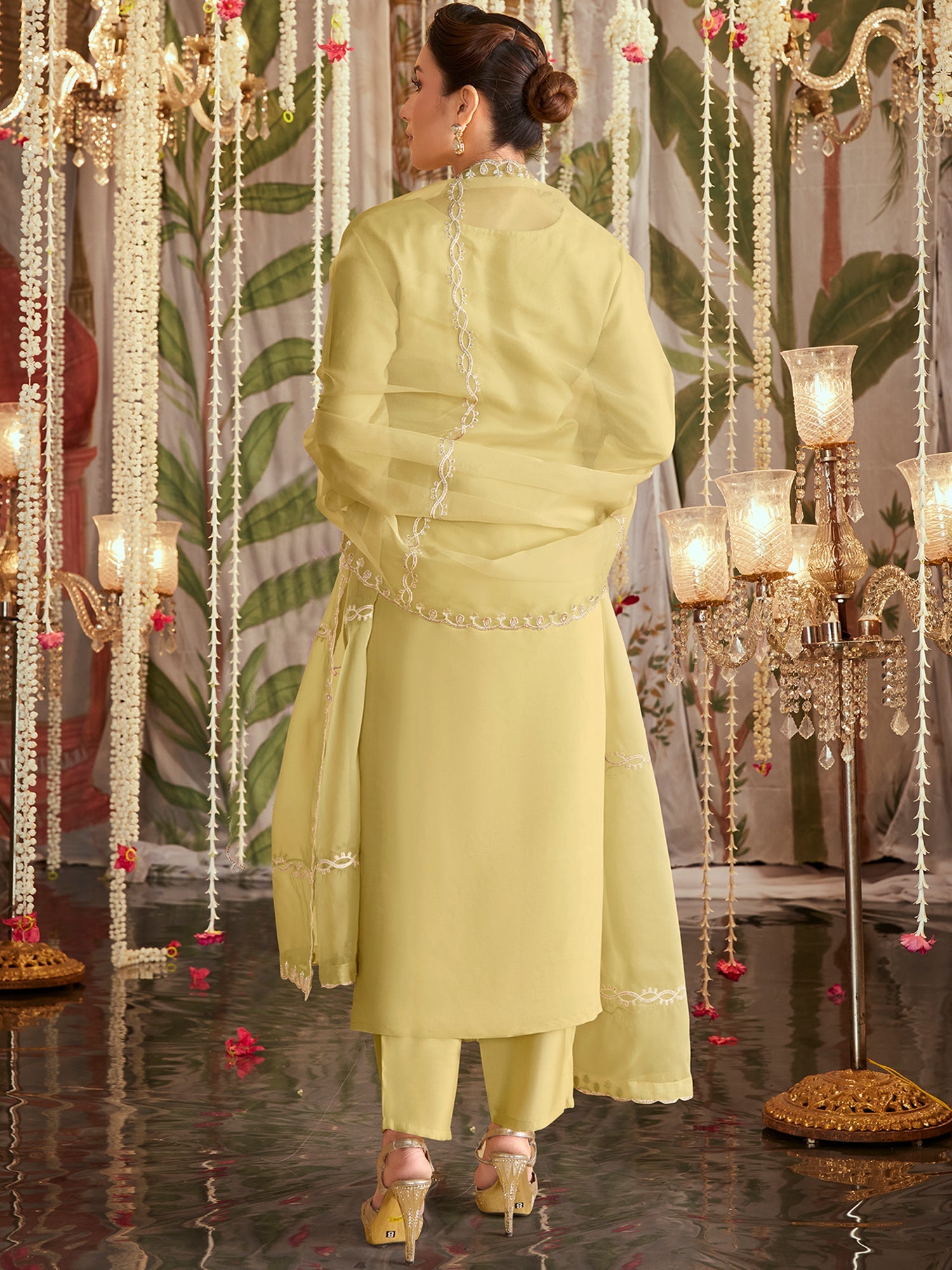 Women's Yellow Silk Blend Kurta Set - Taantav