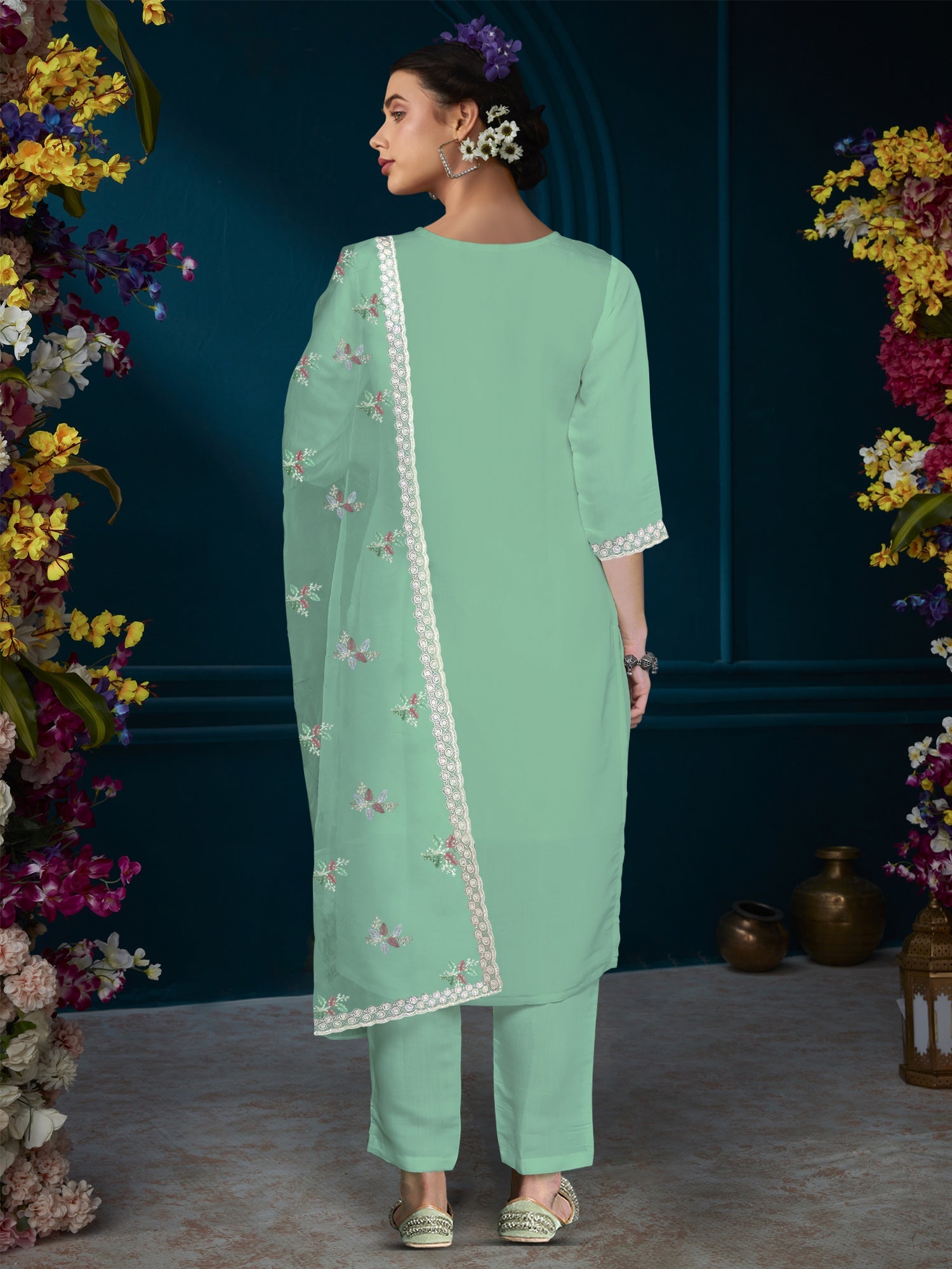 Women's Green Silk Blend Kurta Set - Taantav