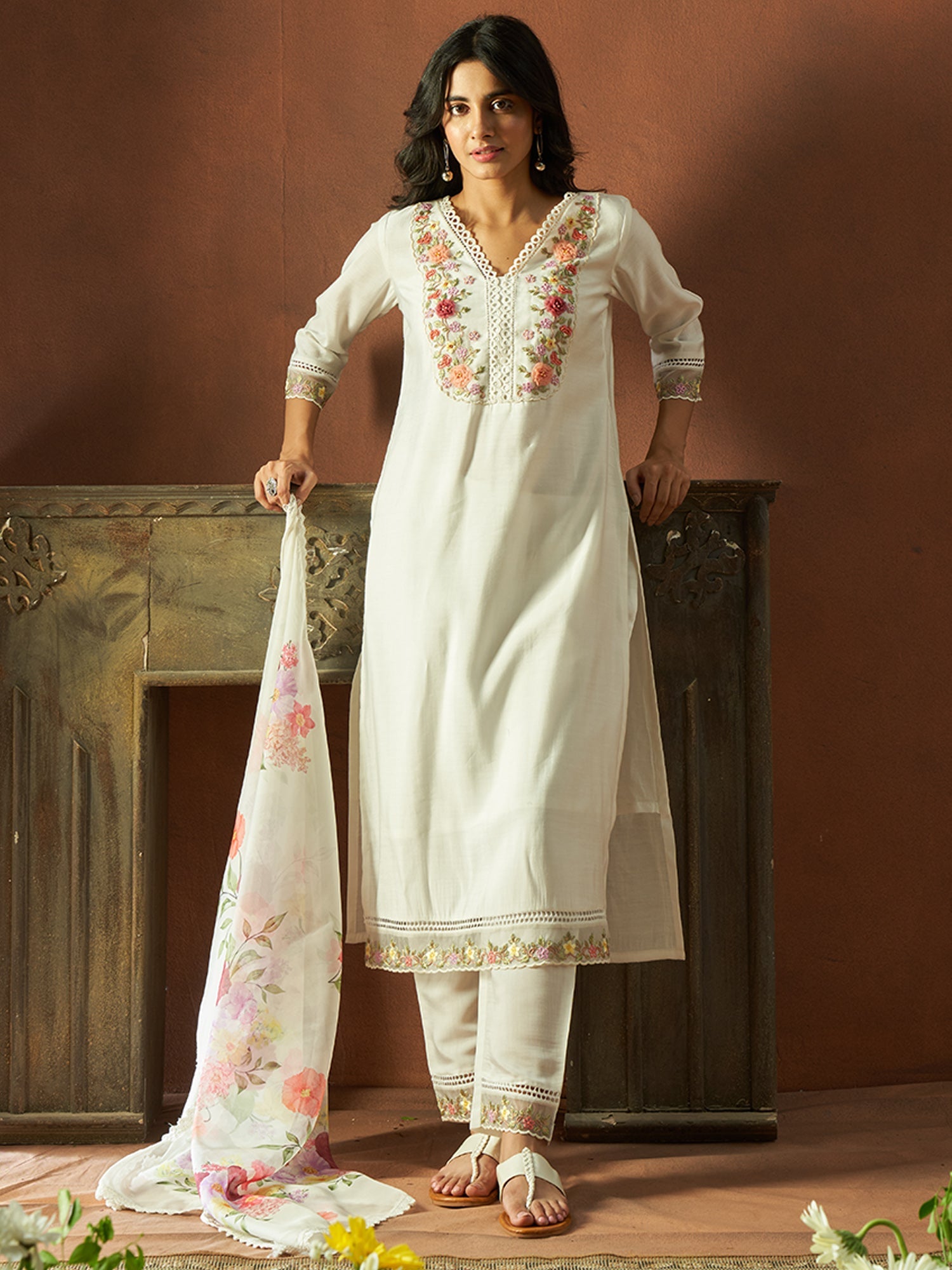 Women's White Silk Blend Kurta Set - Taantav