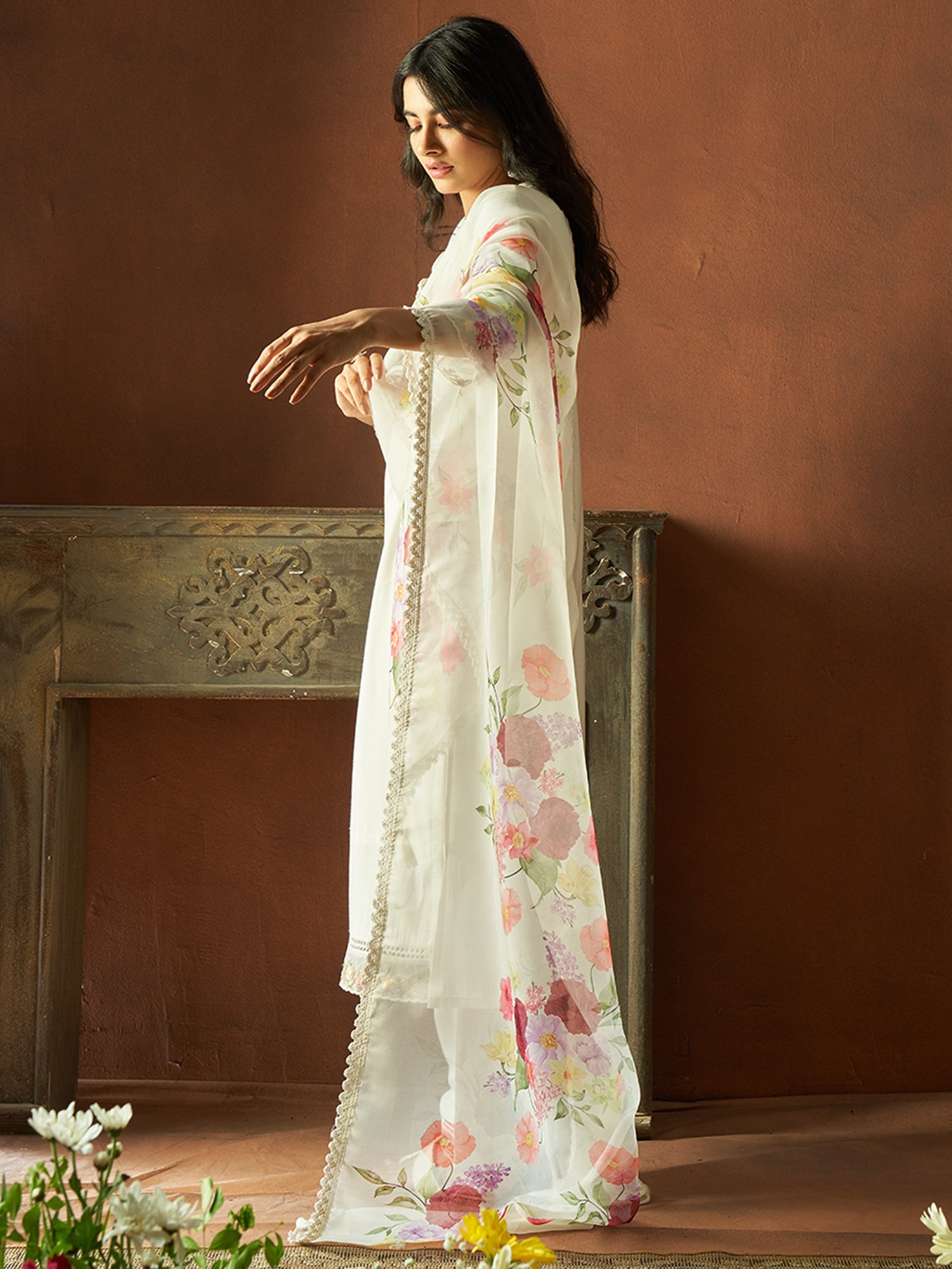 Women's White Silk Blend Kurta Set - Taantav