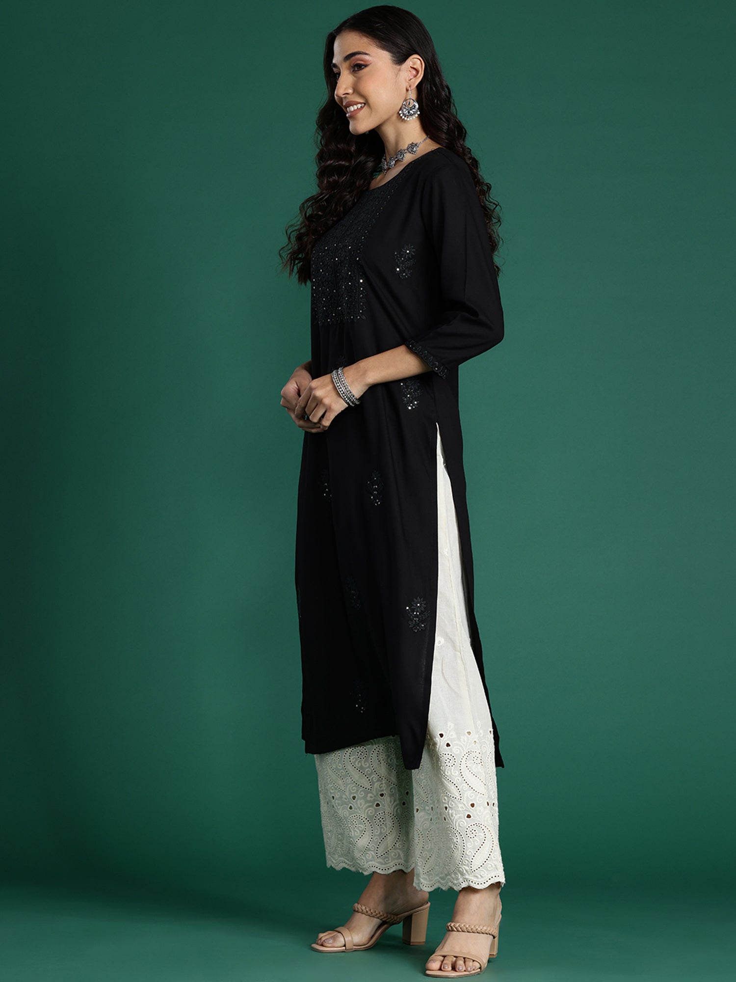 Women's Black Viscose Rayon Kurta - Taantav