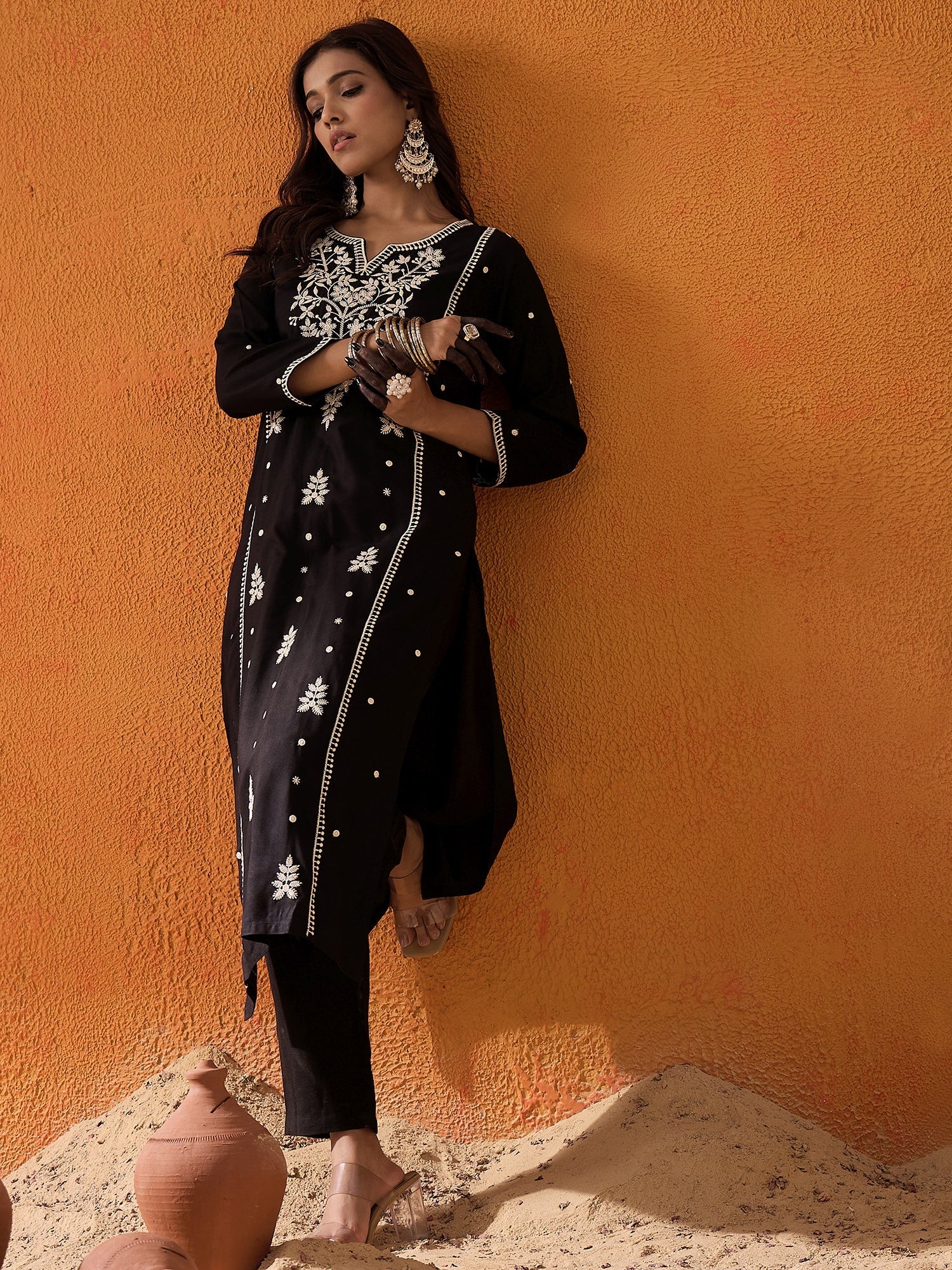 Women's Black Viscose Rayon Kurta - Taantav