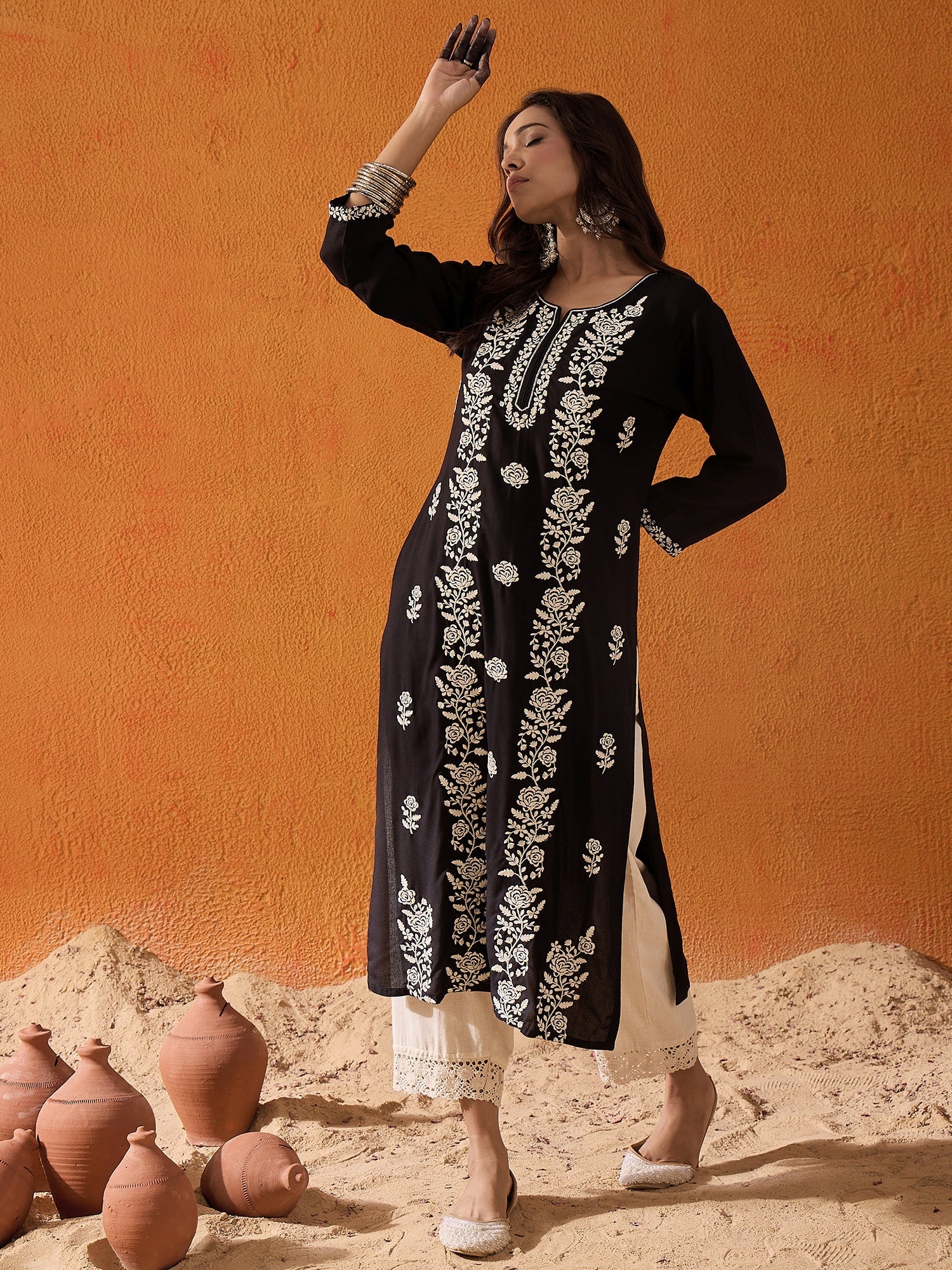 Women's Black Viscose Rayon Kurta - Taantav