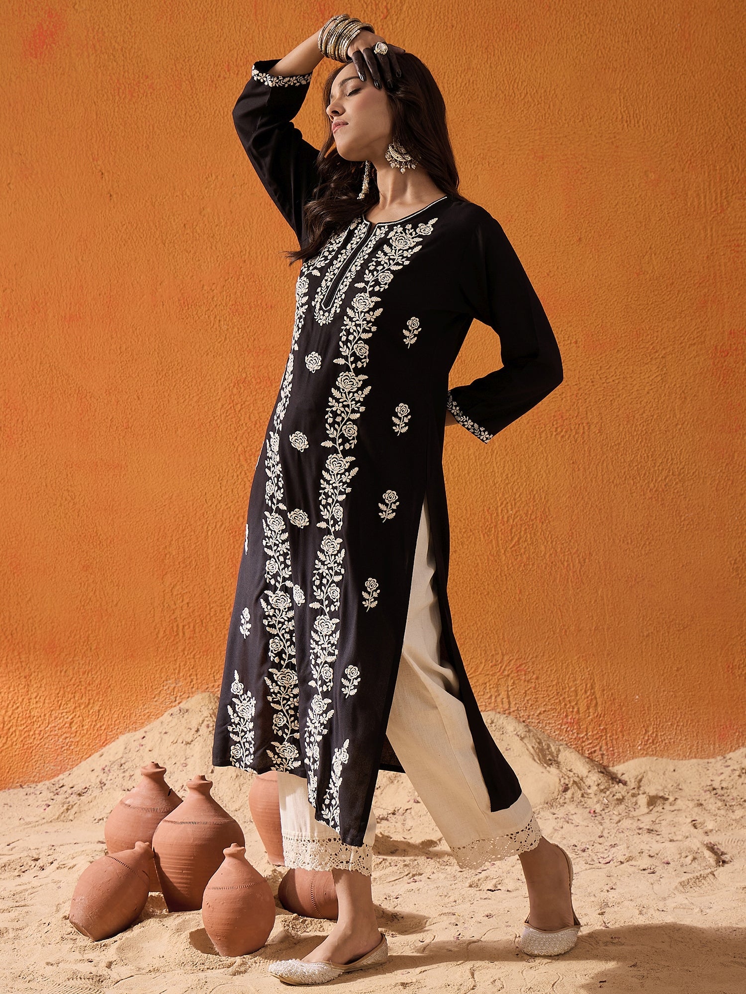 Women's Black Viscose Rayon Kurta - Taantav