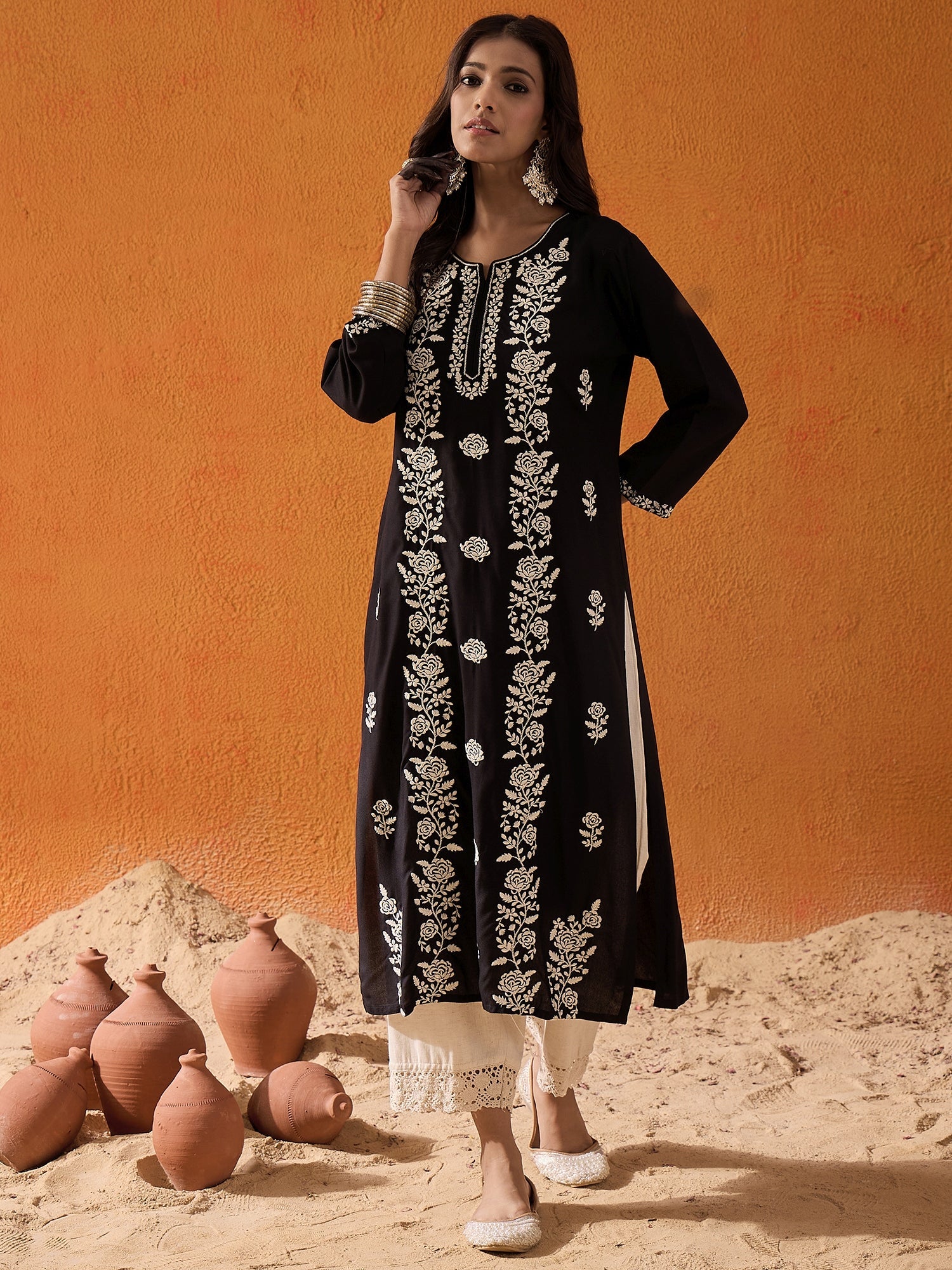 Women's Black Viscose Rayon Kurta - Taantav