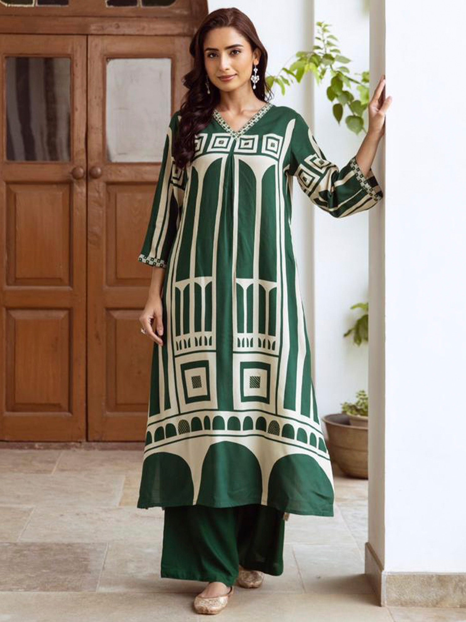 Women's Green Viscose Rayon Kurta Set - Taantav