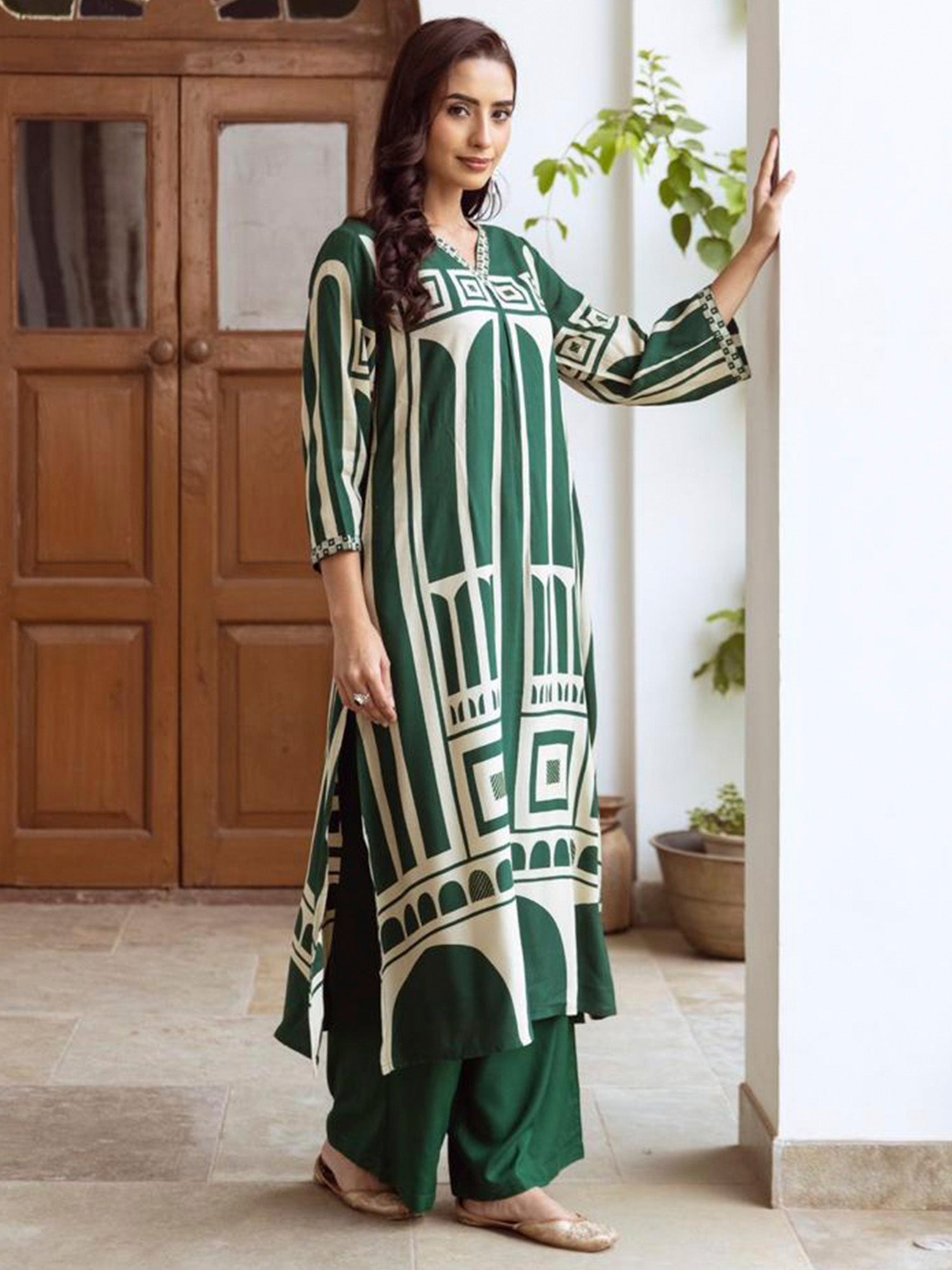 Women's Green Viscose Rayon Kurta Set - Taantav