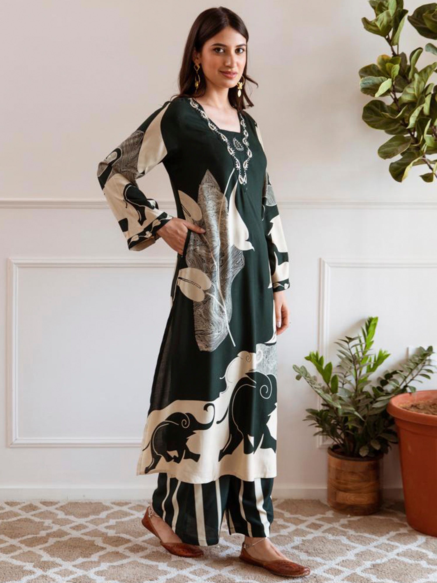 Women's Green Viscose Rayon Kurta Set - Taantav