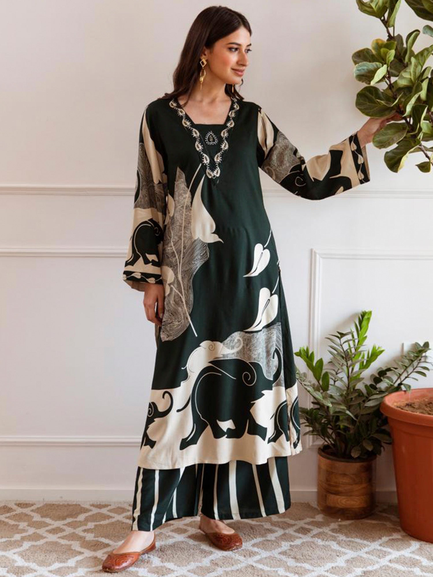 Women's Green Viscose Rayon Kurta Set - Taantav