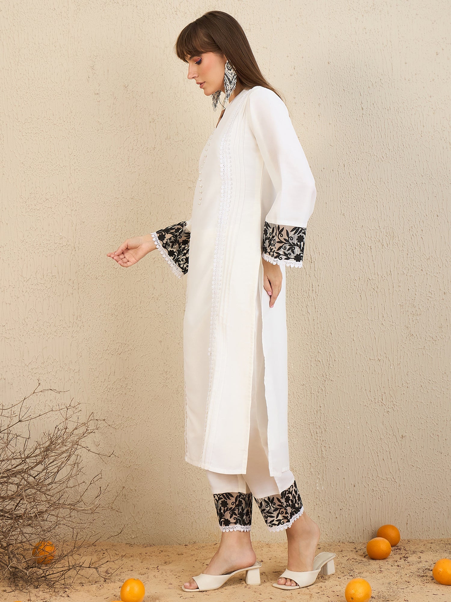 Women's White Silk Blend Kurta Set - Taantav