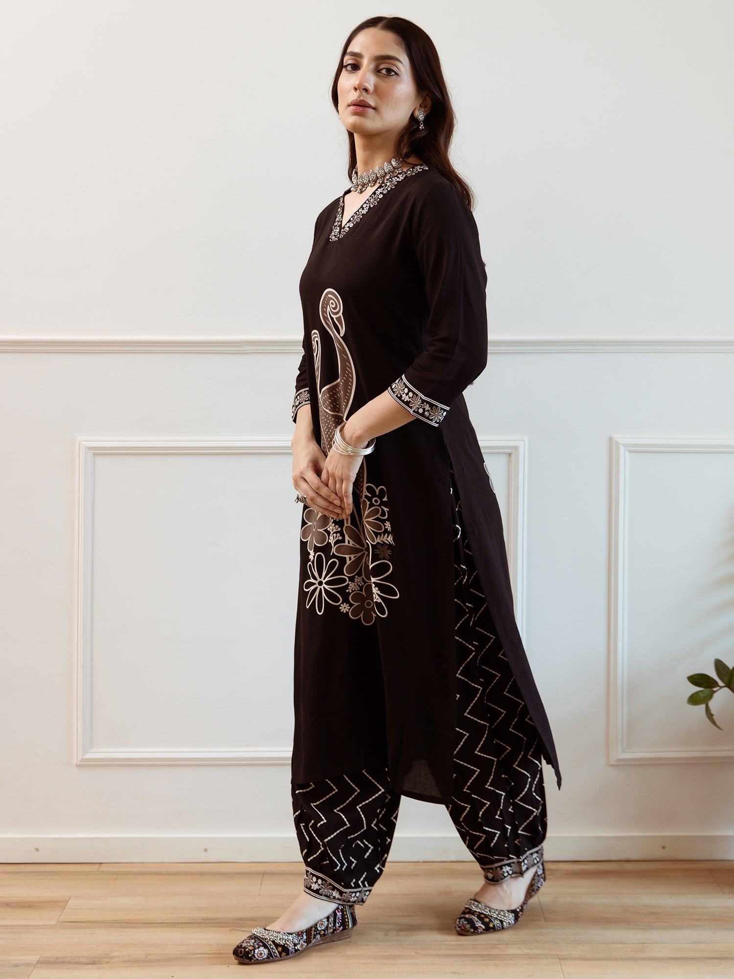 Women's Black Viscose Rayon Kurta Set - Taantav