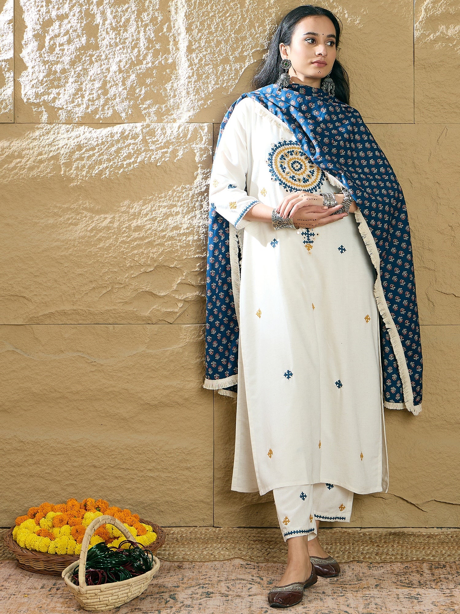 Women's Off White Viscose Rayon Kurta Set - Taantav