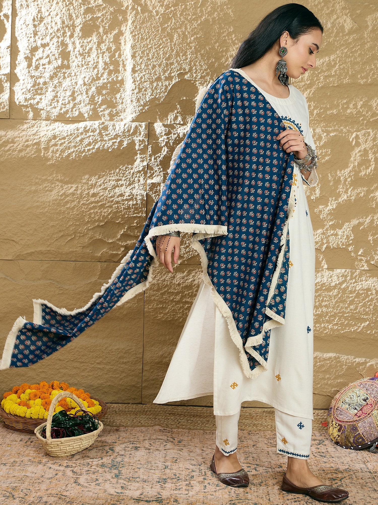 Women's Off White Viscose Rayon Kurta Set - Taantav