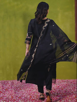 Color_Black