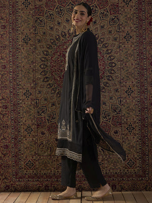 Color_Black