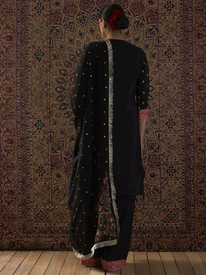 Color_Black