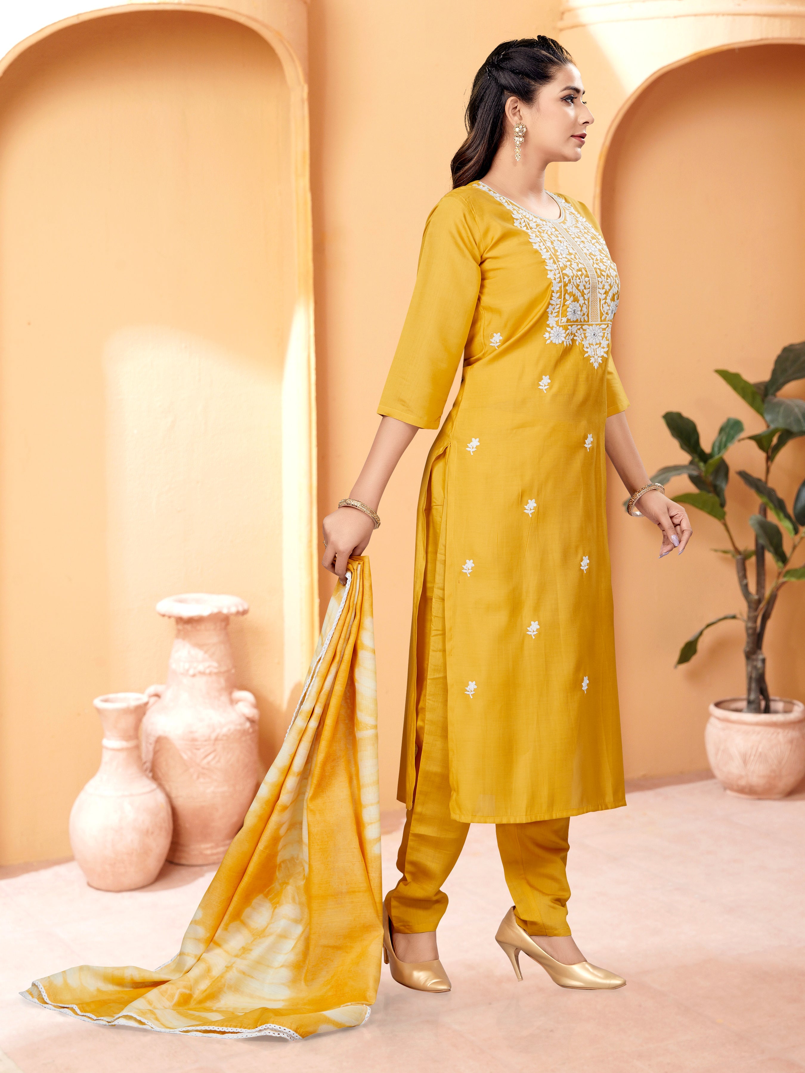 Women's Round Neck Thread Work, Chanderi Fabric Kurta & Pant With Dupatta Set - Taantav