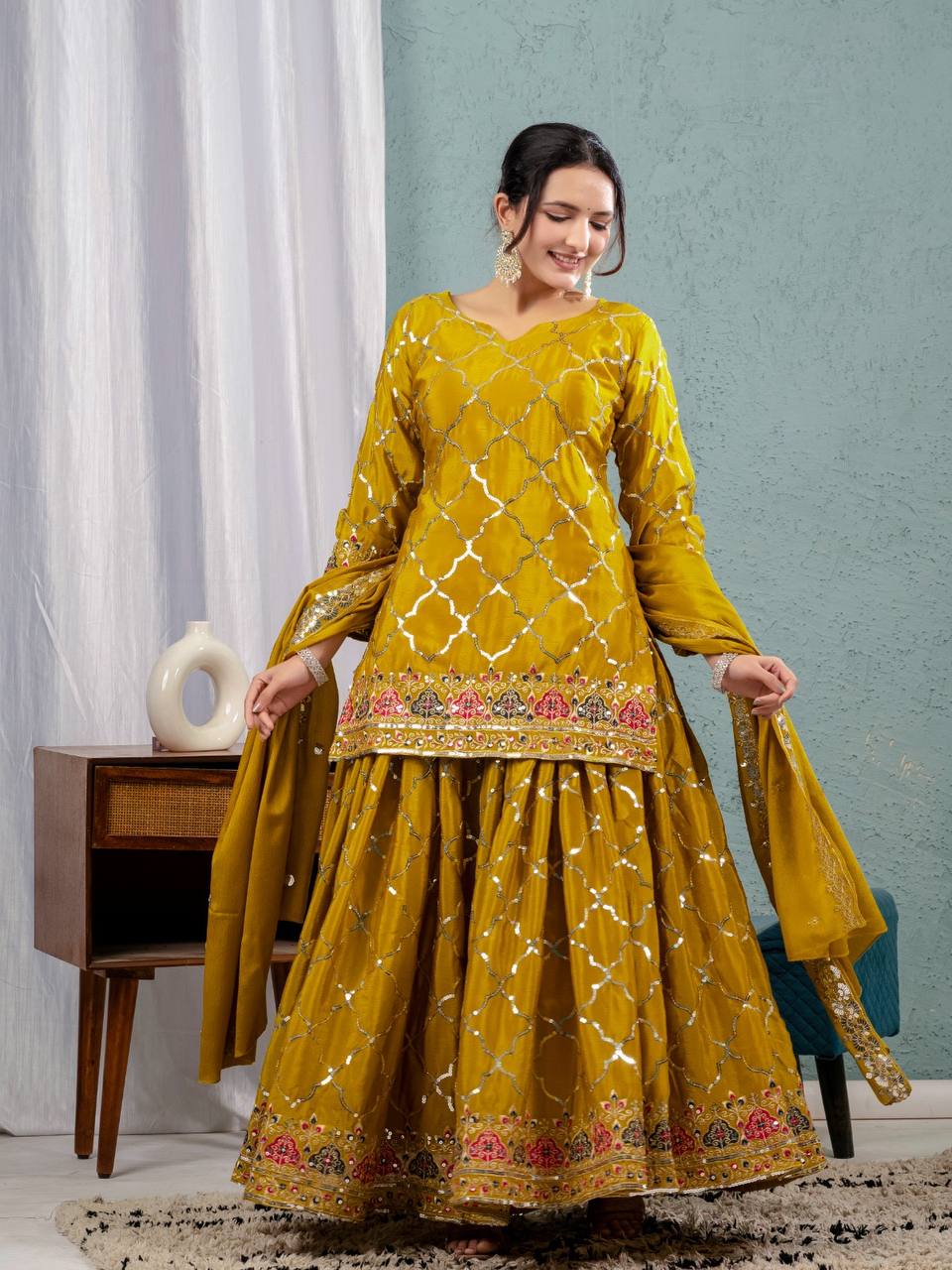 Color_YELLOW