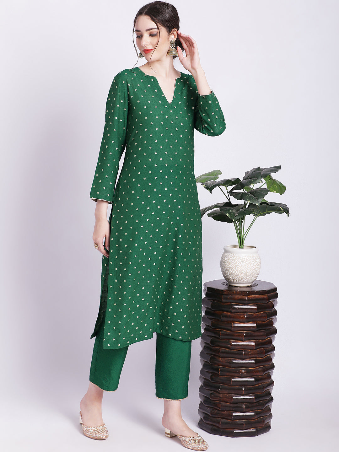 Women's Ethnic Green Banarasi Straight Kurti With Straight Pants - Anokherang