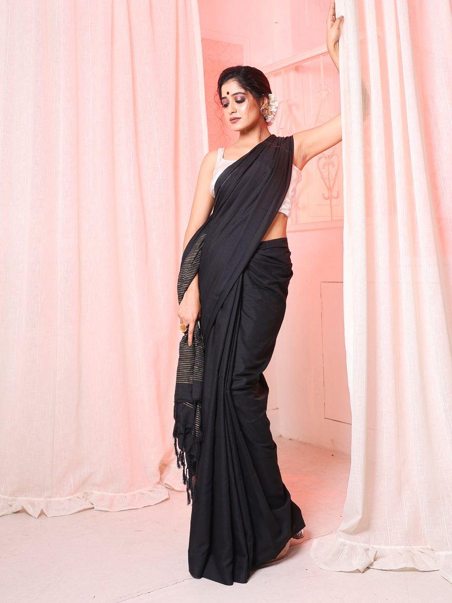 Women's Black Cotton Woven Handloom  Saree With Gheecha Pallu - In Weave Sarees