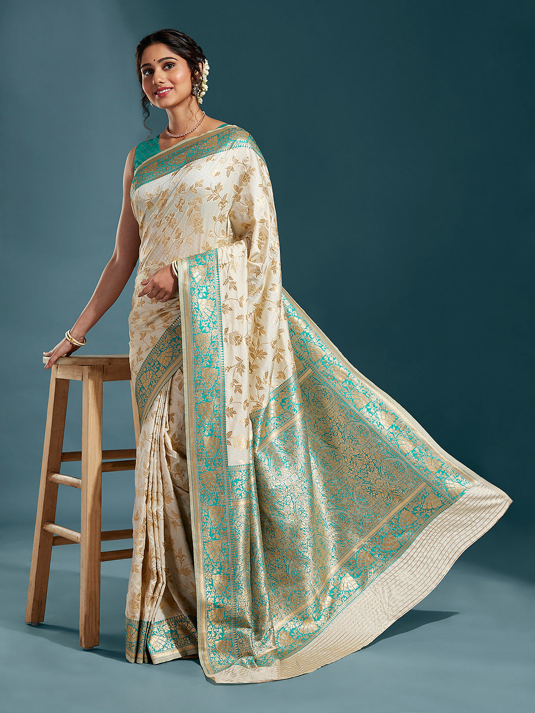 Women's Turquoise Blue With Gold Toned Silk Blend Paisley Zari With Beautiful Ethnic Motifs Banarasi Saree - Royal Dwells
