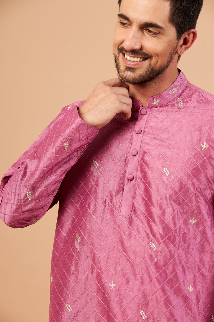 Men's Purple-Pink Color Pimetric All Over Over Self Geometric & Zari Leaf Embroidered Kurta Dupion