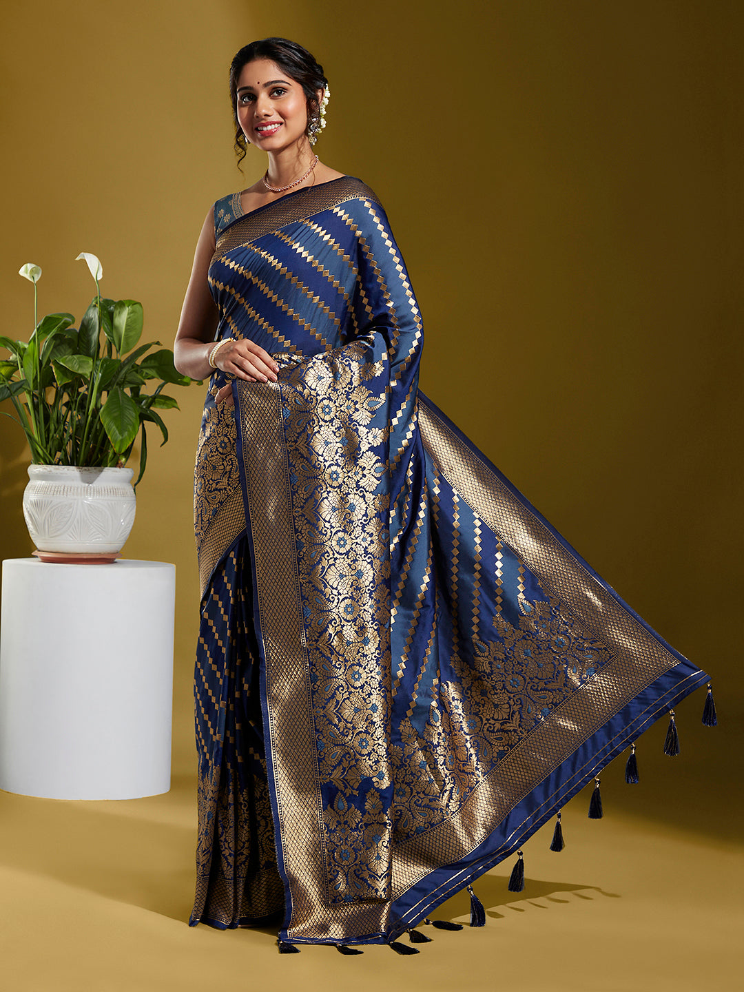 Women's Grey & Gold Satin Paisley Zari With Beautiful Jaal Banarasi Saree - Royal Dwells