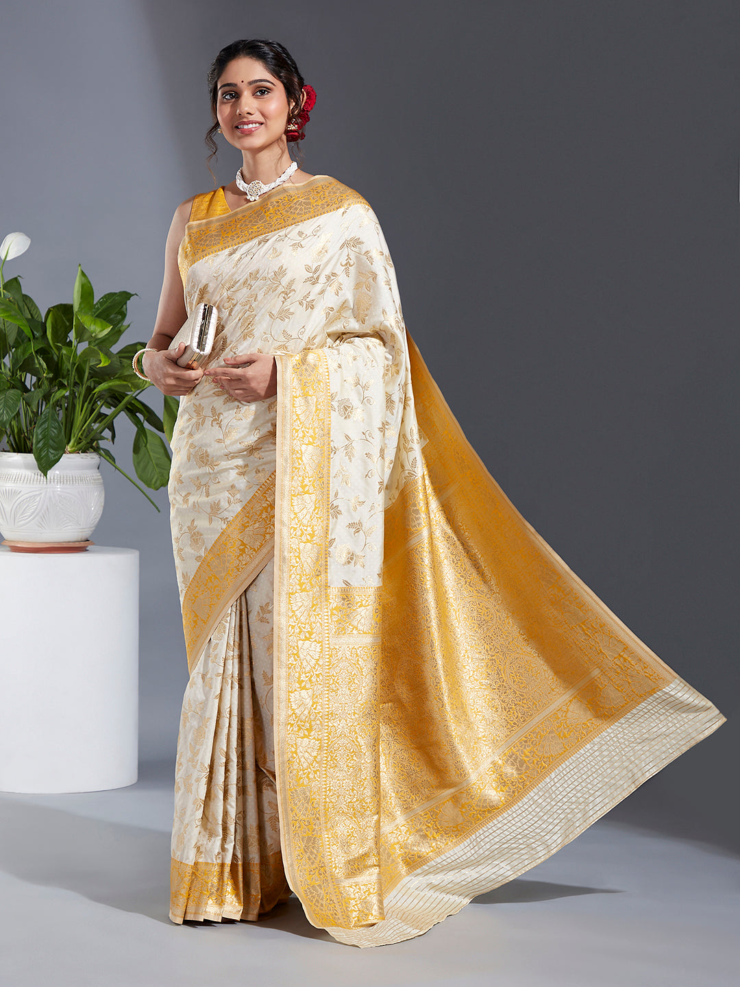 Women's Mustard With Gold Toned Silk Blend Paisley Zari With Beautiful Ethnic Motifs Banarasi Saree - Royal Dwells