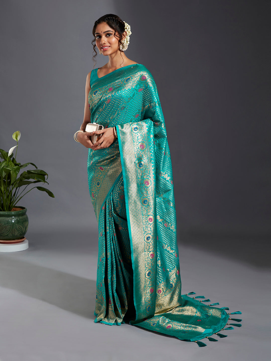 Women's Green & Gold Satin Paisley Zari With Beautiful Meenakari Banarasi Saree - Royal Dwells