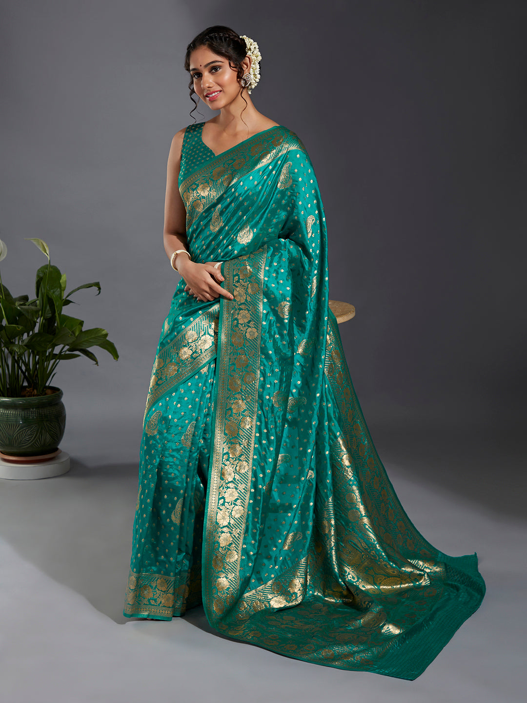 Women's Green & Gold Cotton Silk Paisley Zari With Beautiful Ethnic Motifs Banarasi Saree - Royal Dwells
