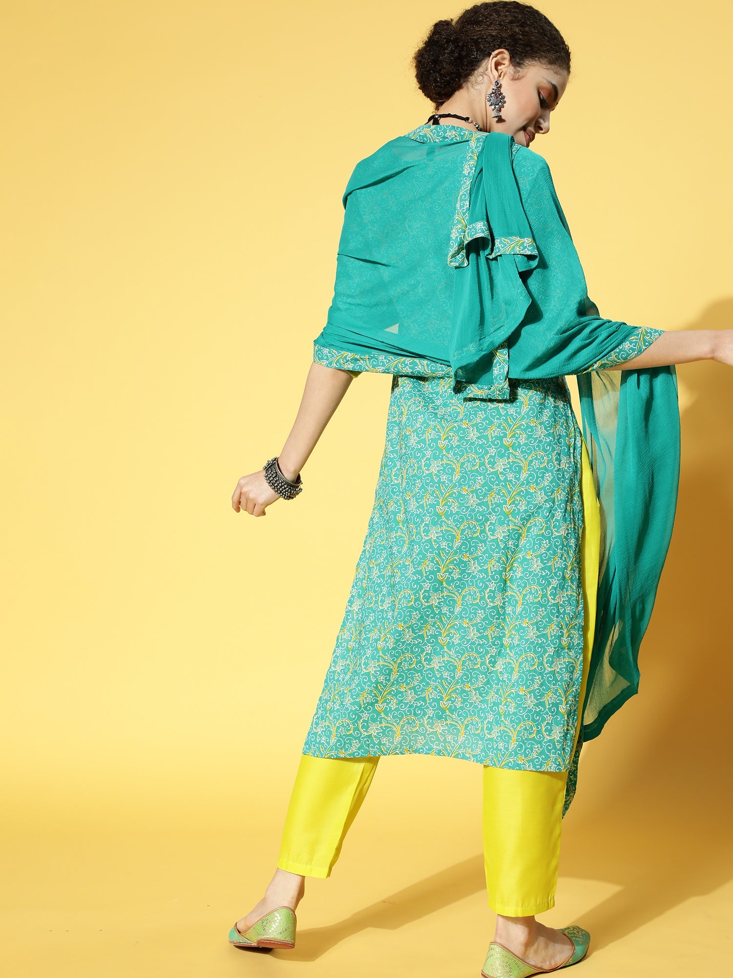 Women's Green Cotton Blend Kurta Set - Taantav