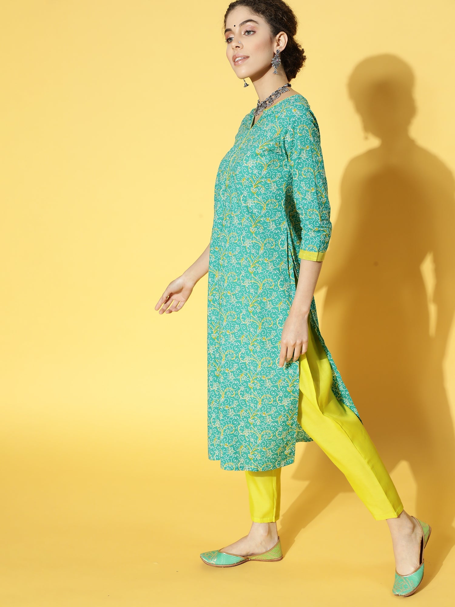 Women's Green Cotton Blend Kurta Set - Taantav