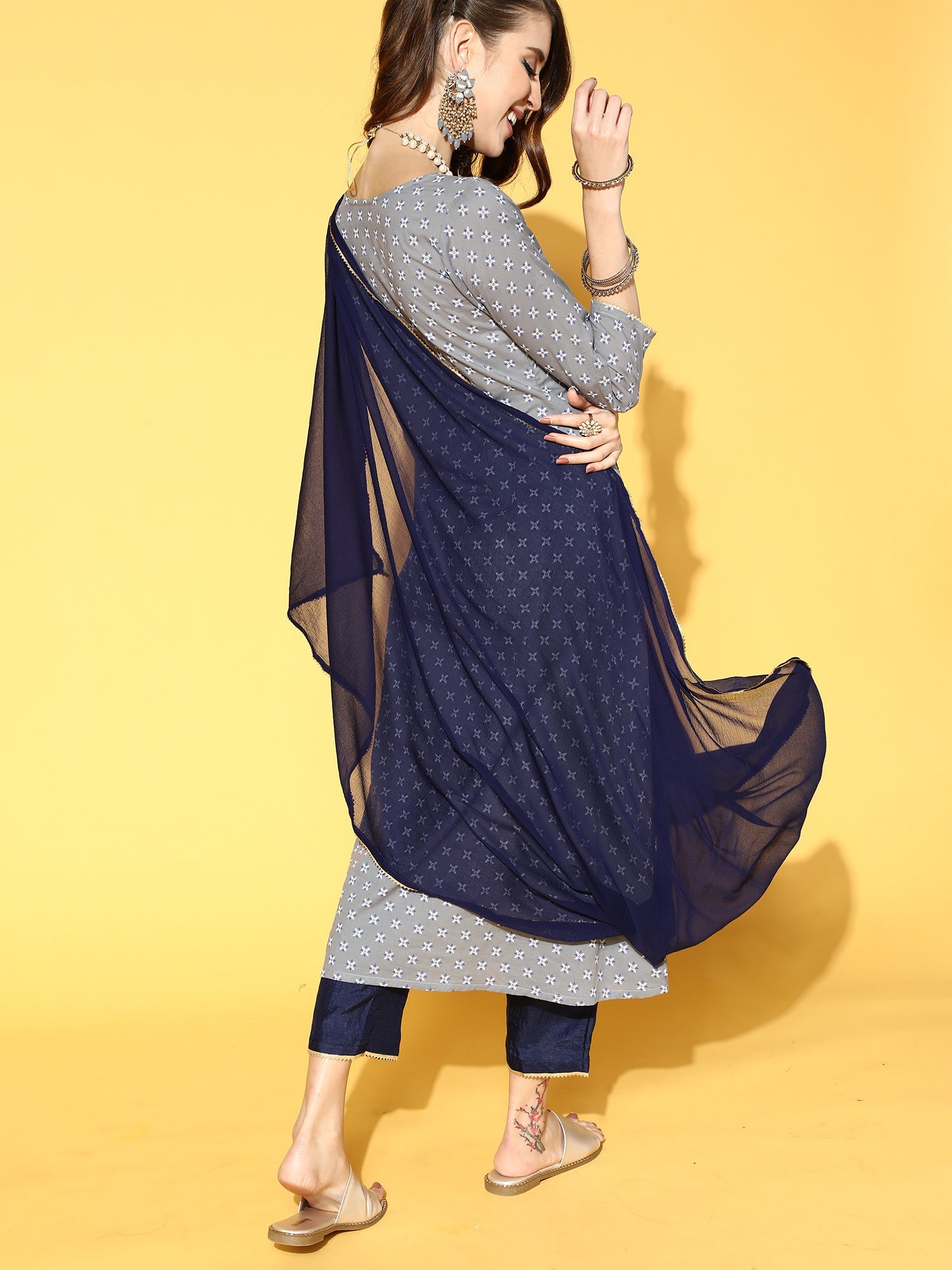 Women's Grey Cotton Blend Kurta Set - Taantav