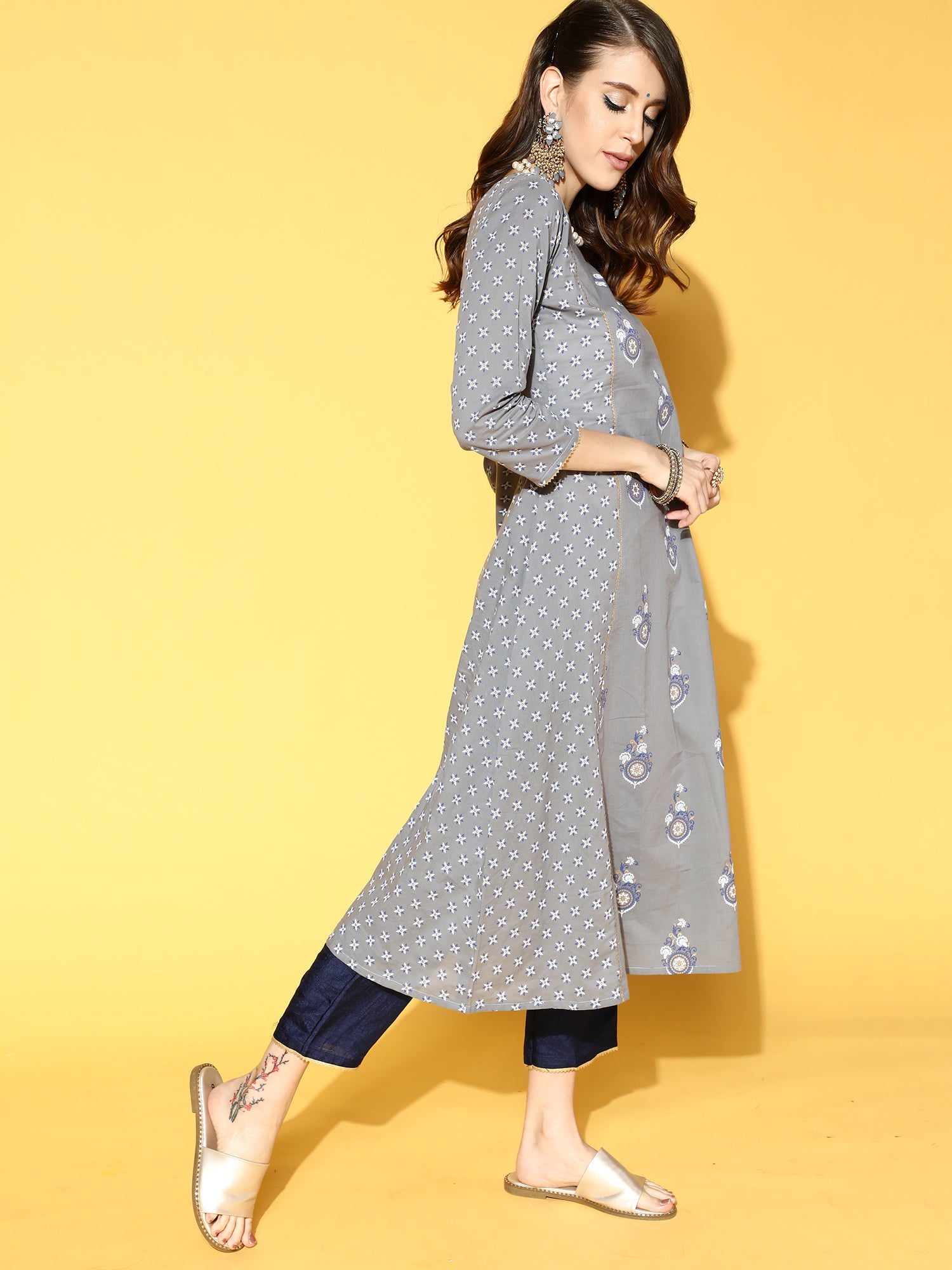 Women's Grey Cotton Blend Kurta Set - Taantav