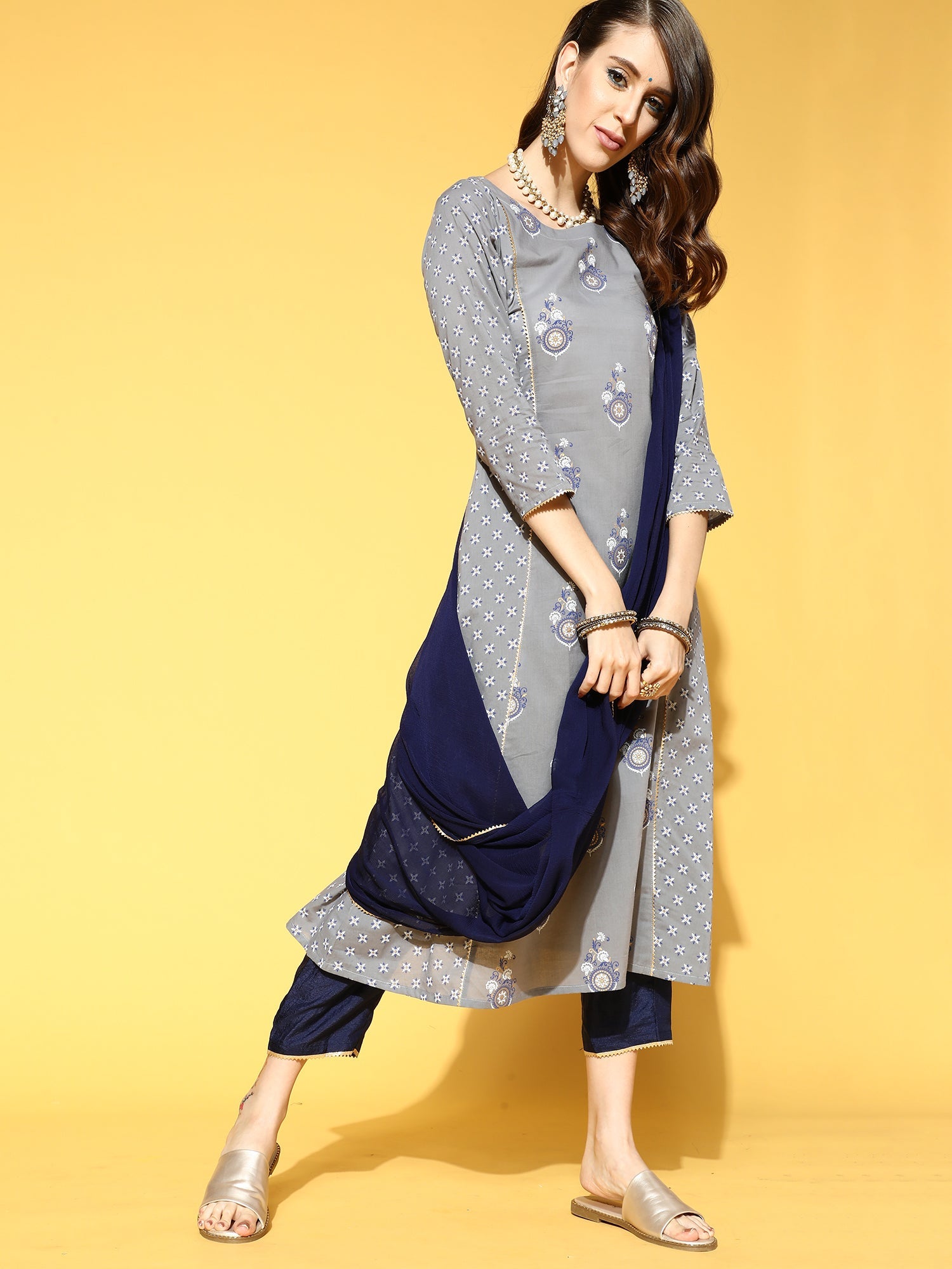 Women's Grey Cotton Blend Kurta Set - Taantav