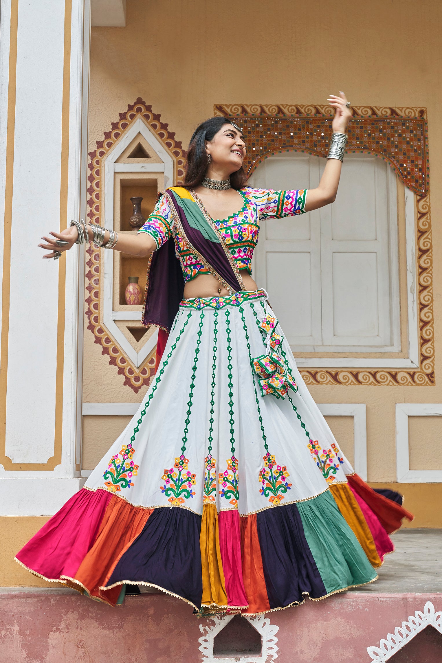 Traditional Garba Dress Women's White Viscose Rayon Embroidery Lehenga Set Trendia Global Traditional Garba Dress Women's White Viscose Rayon Embroidery Lehenga Set Trendia Global
