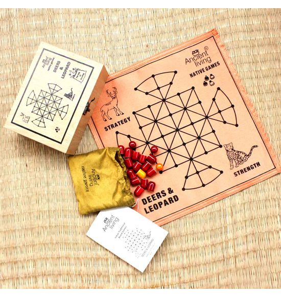 Deer's and Leopard's Board Game in Raw Silk