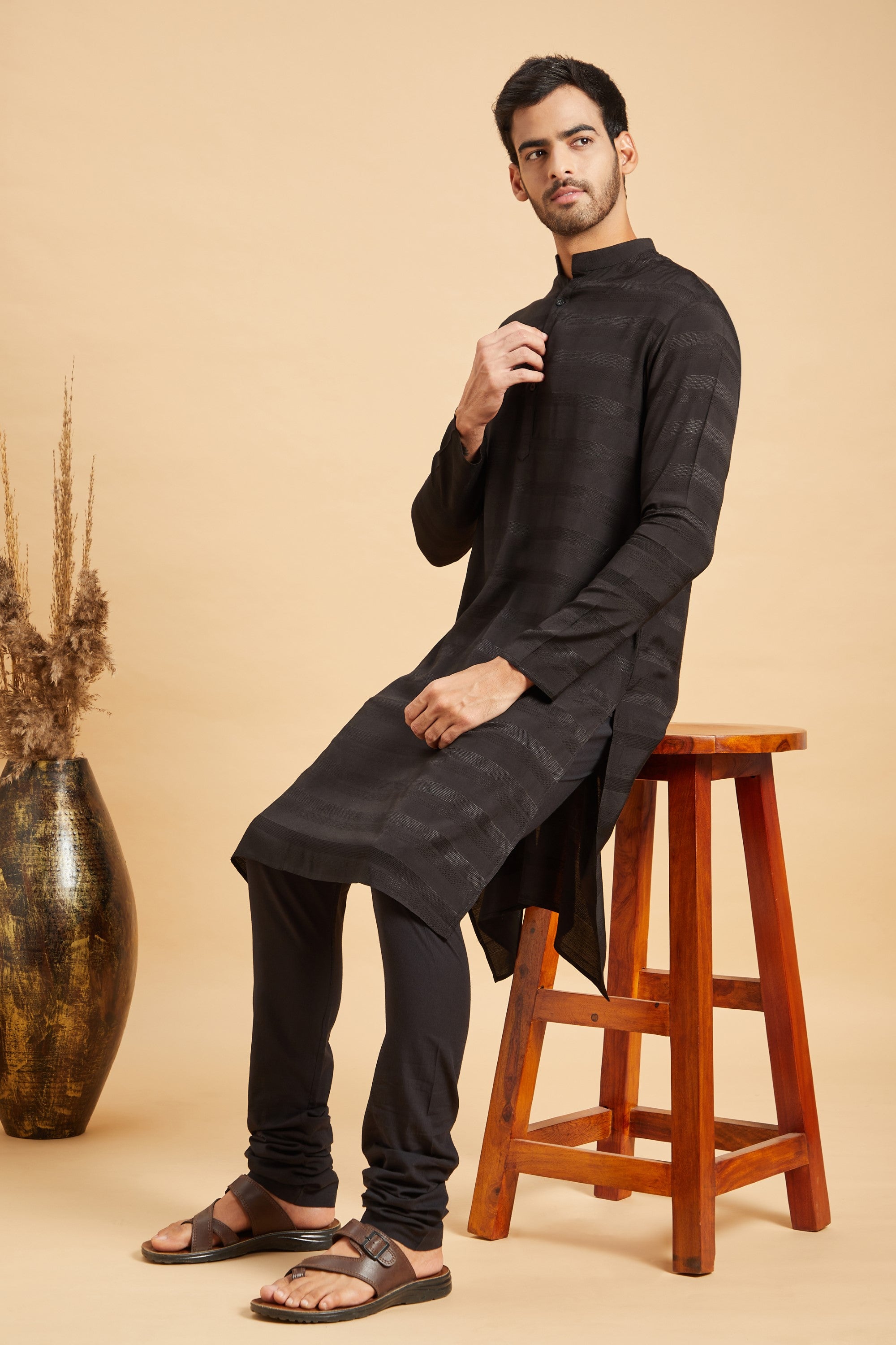 Men's Black Color Stygian Basik Kurta Jacquard - Hilo Design