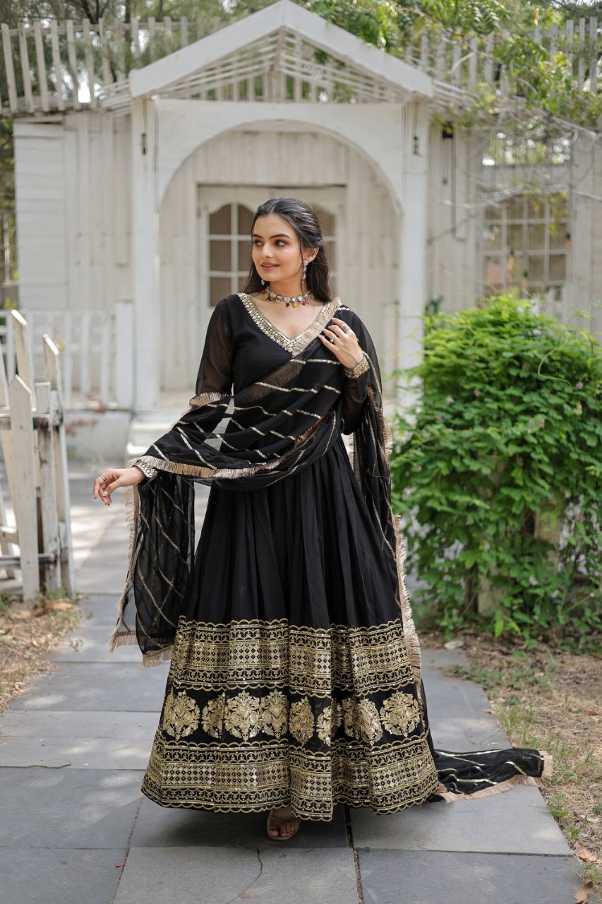 Women's Black Cotton Embroidery Anarkali Set - ROTRENSO