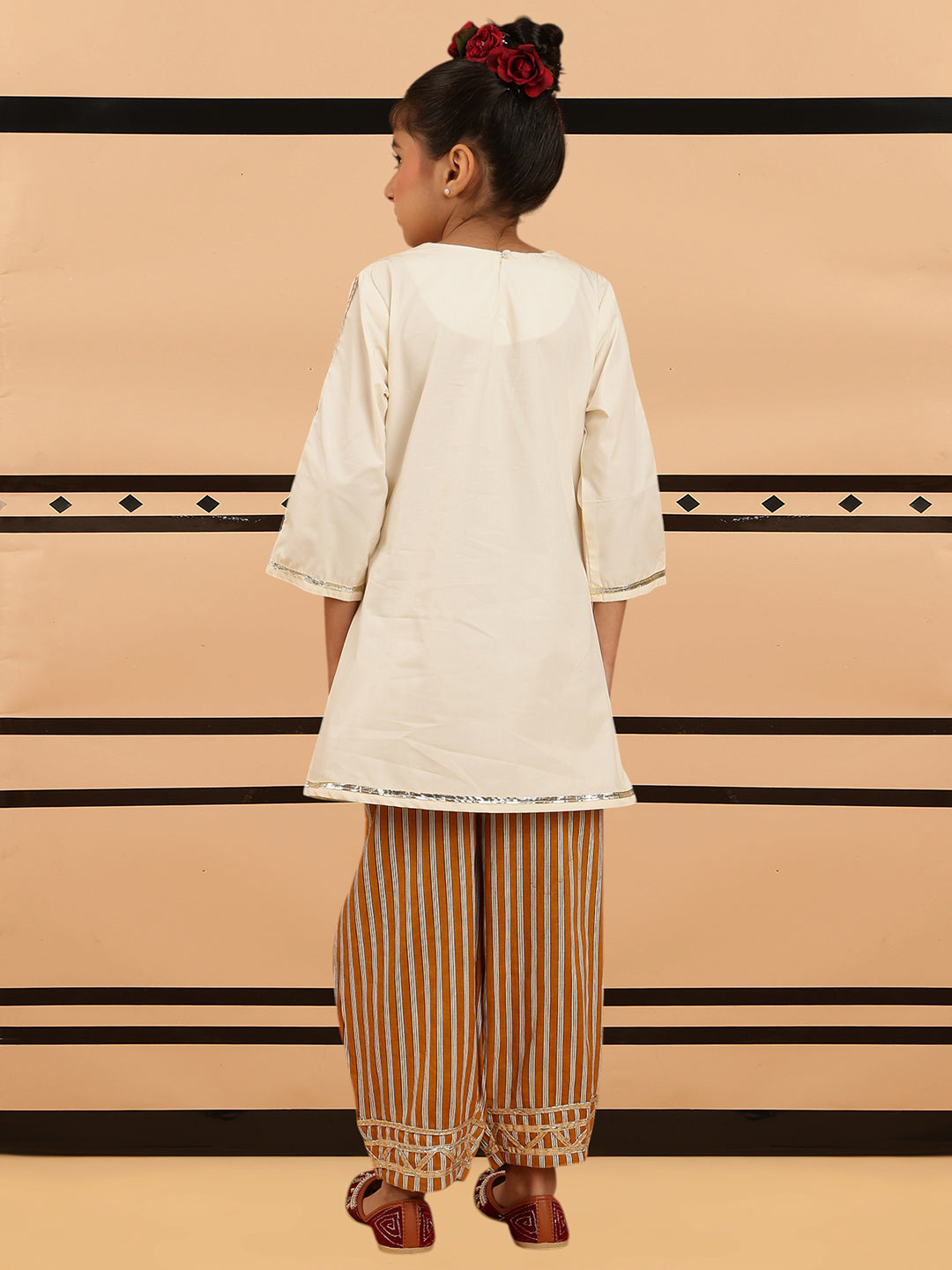 Color_off white