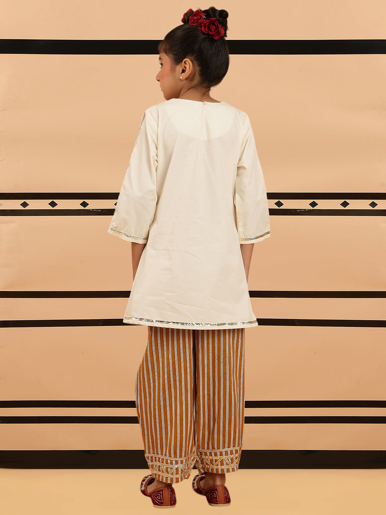 Color_off white