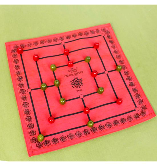 Raw Silk- DAADI Board Game in 500 year old Cheriyal Hand Painted Box, rare and exclusive (CC)