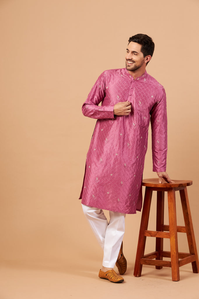 Men's Purple-Pink Color Pimetric All Over Over Self Geometric & Zari Leaf Embroidered Kurta Dupion