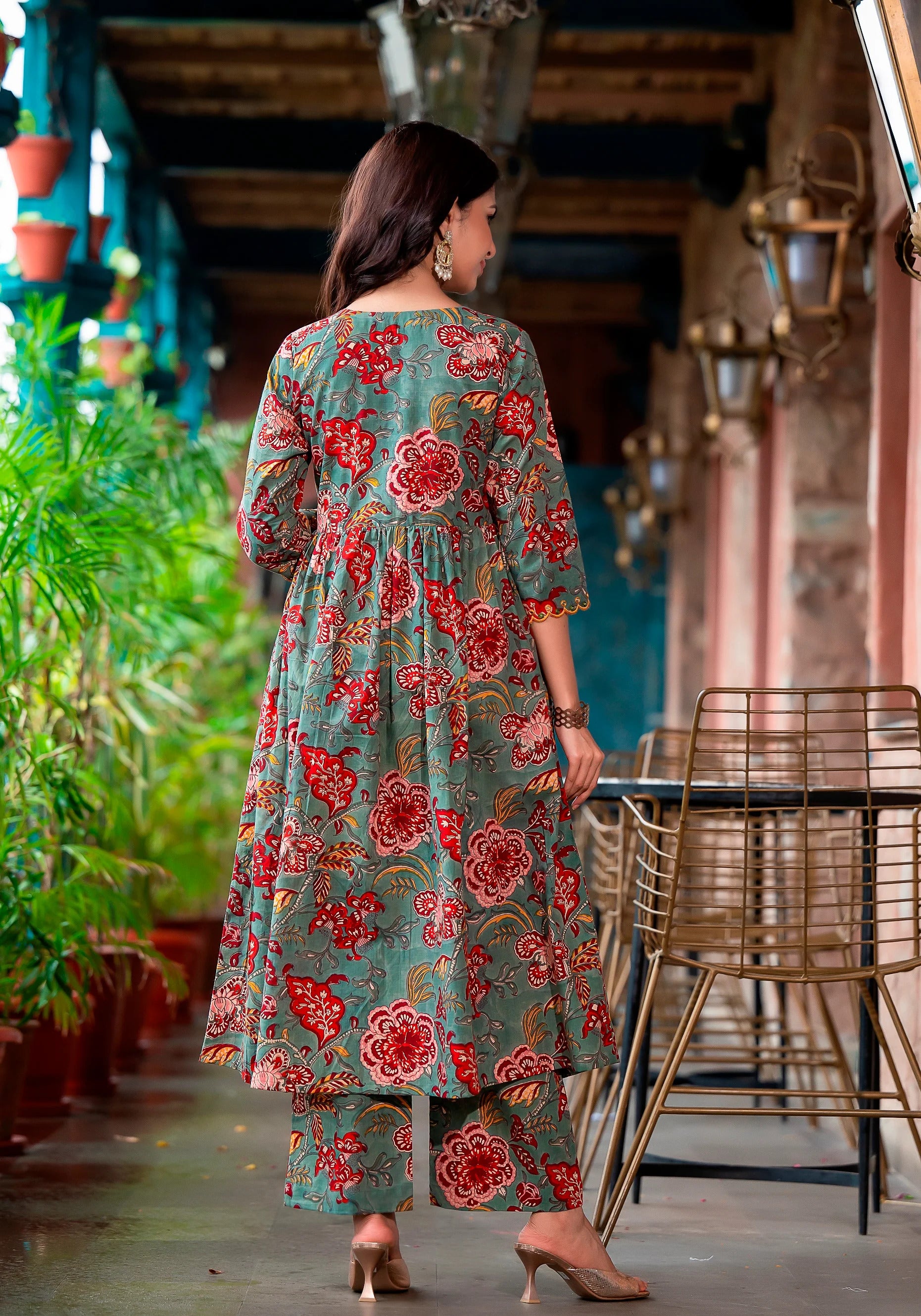 Women's Grey And red Printed Viscose Rayon Kurta, Pant And Dupatta Set - Alvami