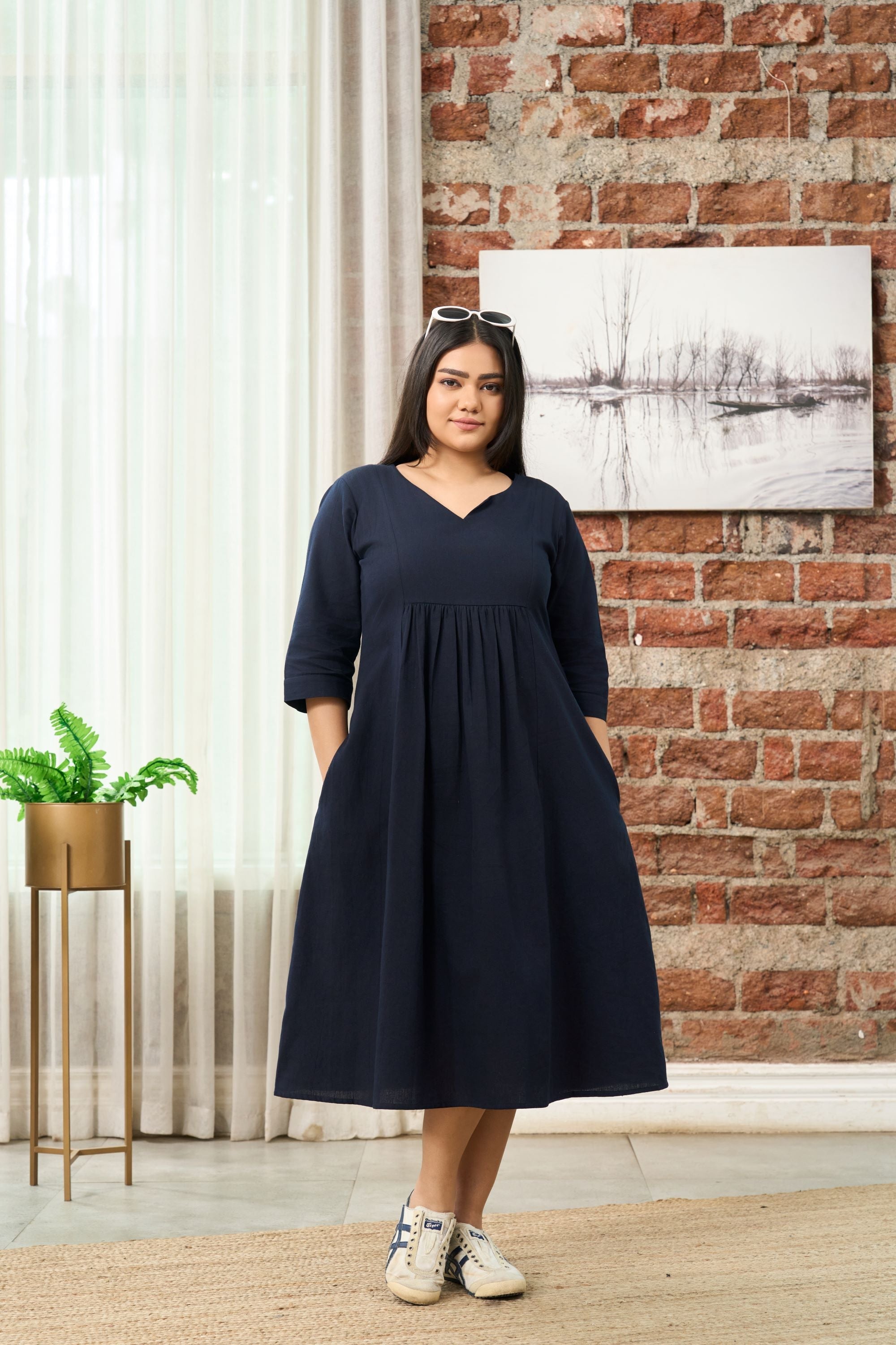 Women's Navy Blue V-Neck Linen Midi Dress With Gathered Waist - Nangalia Ruchira