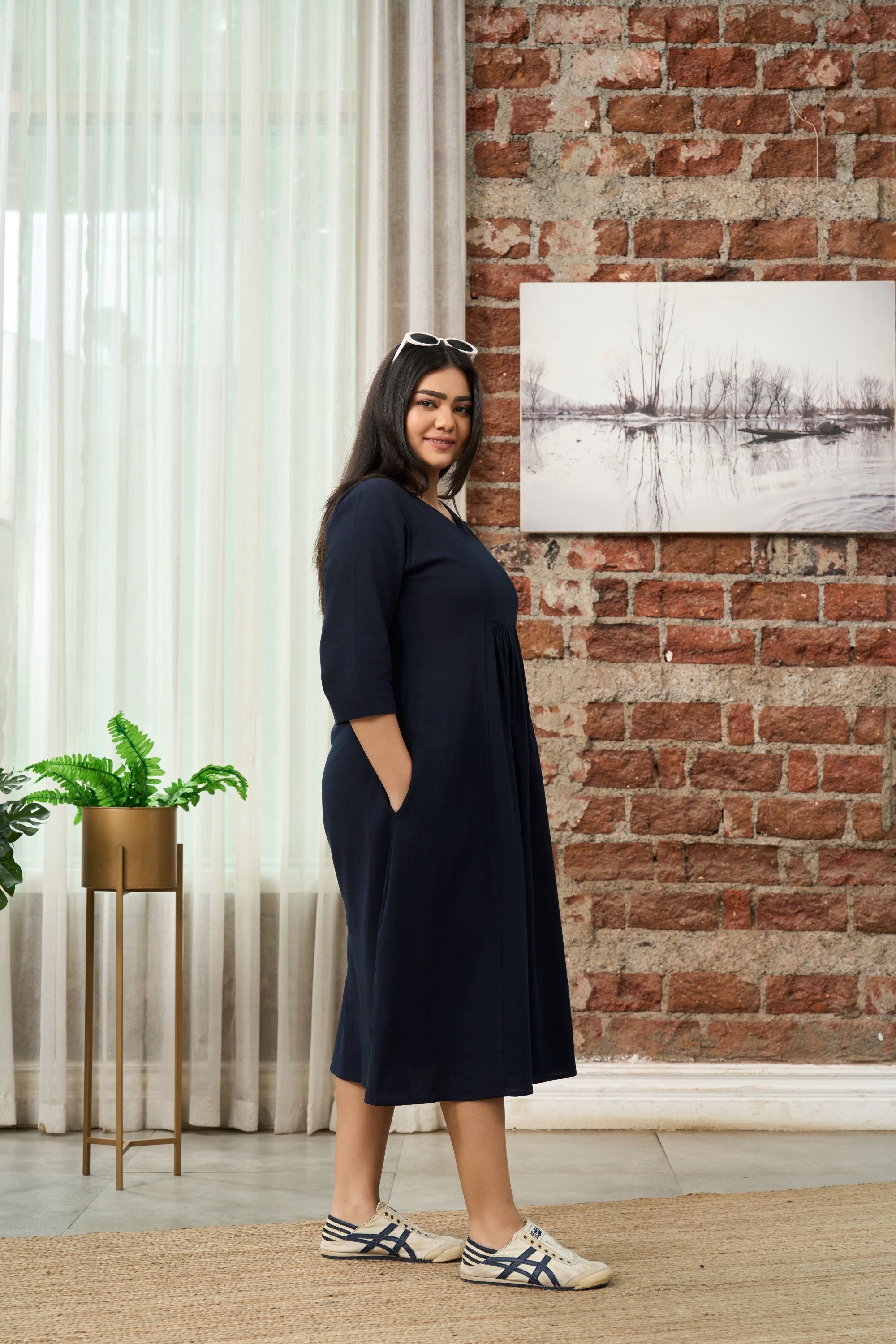 Women's Navy Blue V-Neck Linen Midi Dress With Gathered Waist - Nangalia Ruchira