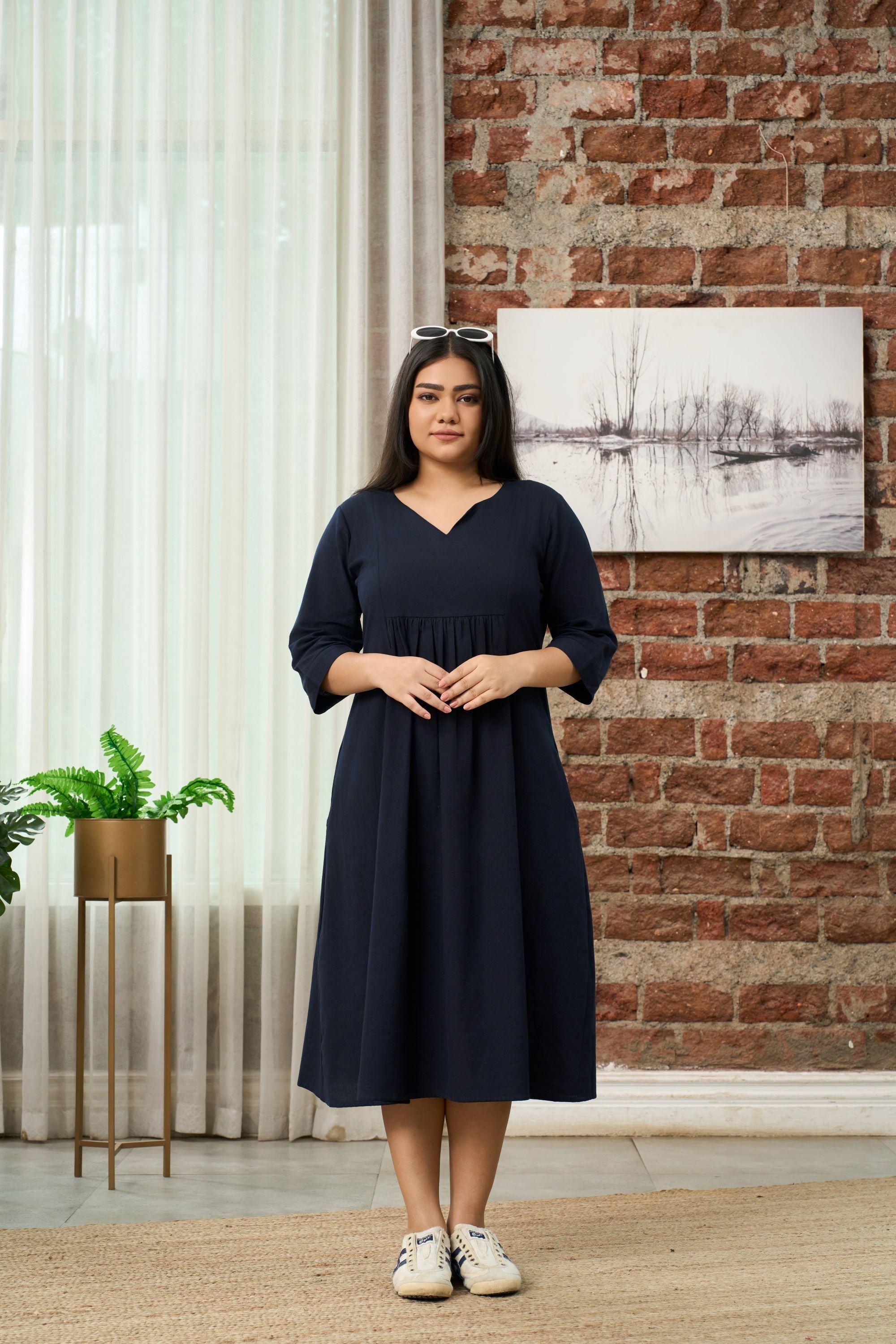Women's Navy Blue V-Neck Linen Midi Dress With Gathered Waist - Nangalia Ruchira