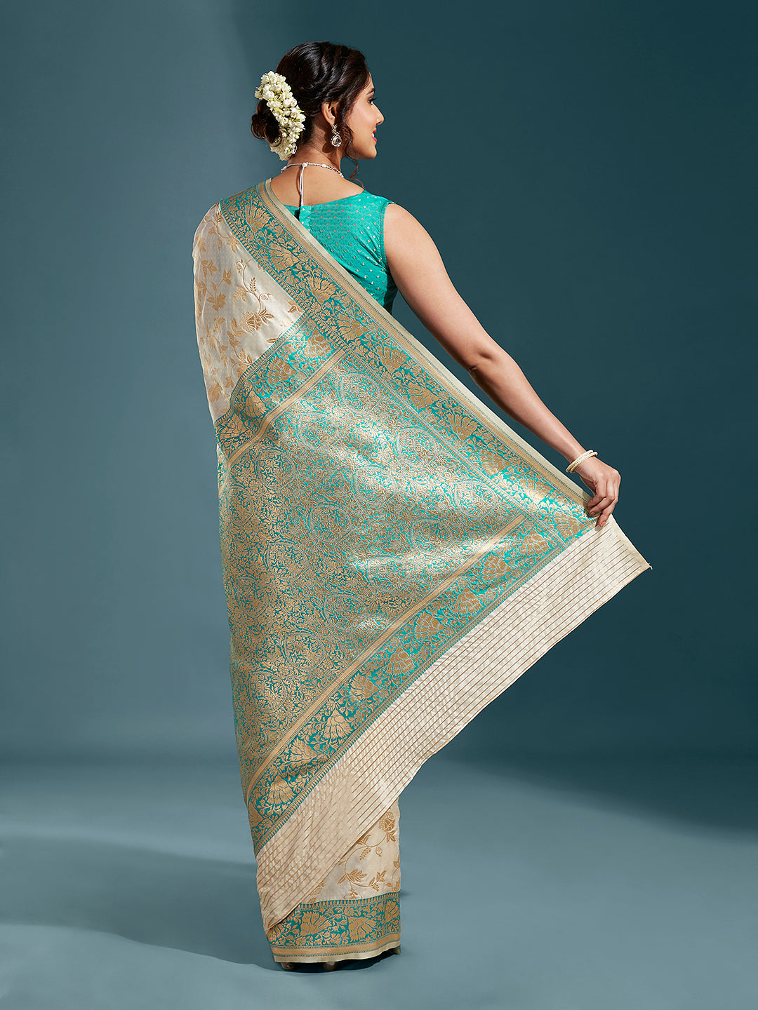 Women's Turquoise Blue With Gold Toned Silk Blend Paisley Zari With Beautiful Ethnic Motifs Banarasi Saree - Royal Dwells